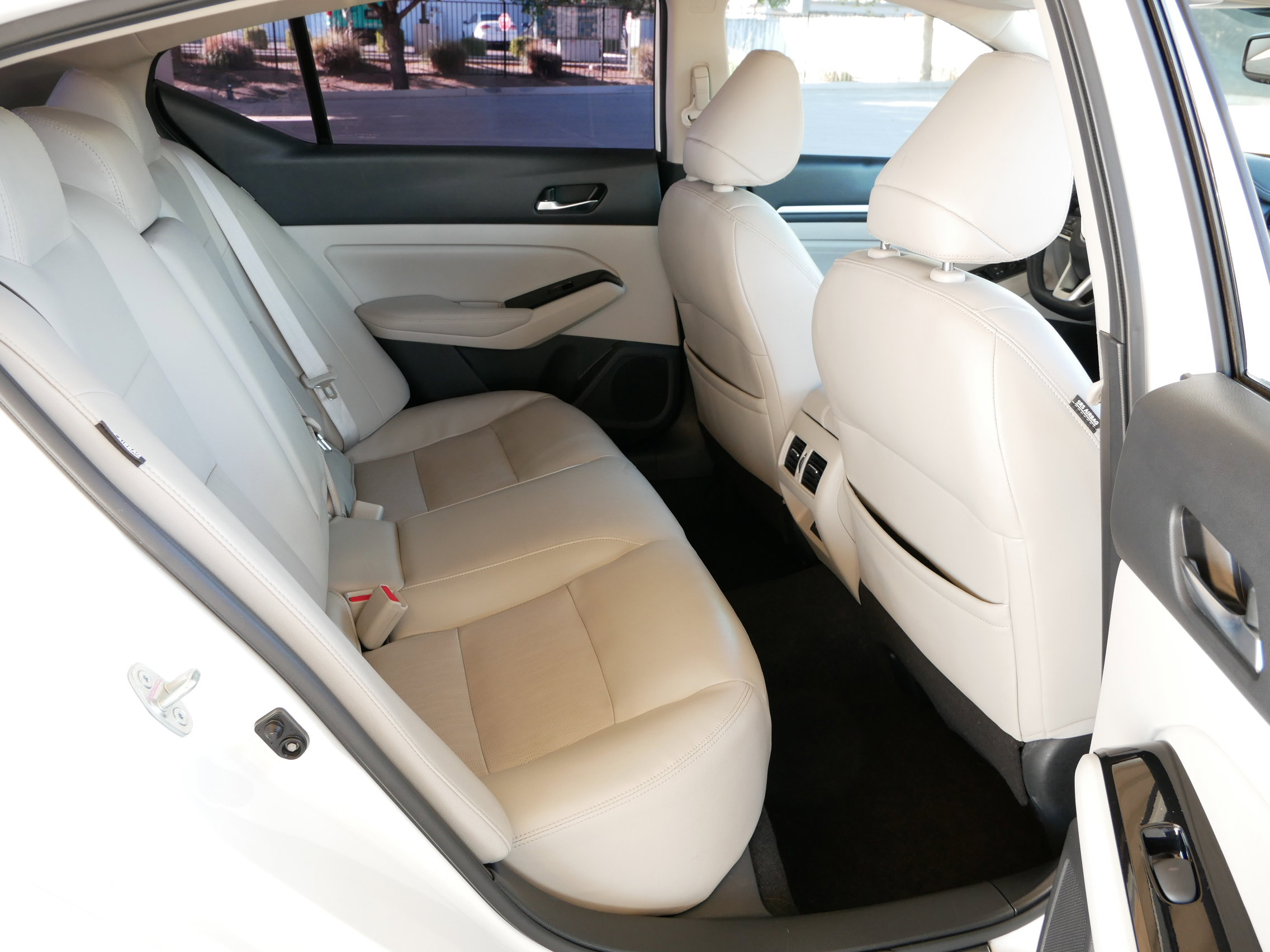 Used 2021 Nissan Altima 2.5 Platinum image 16