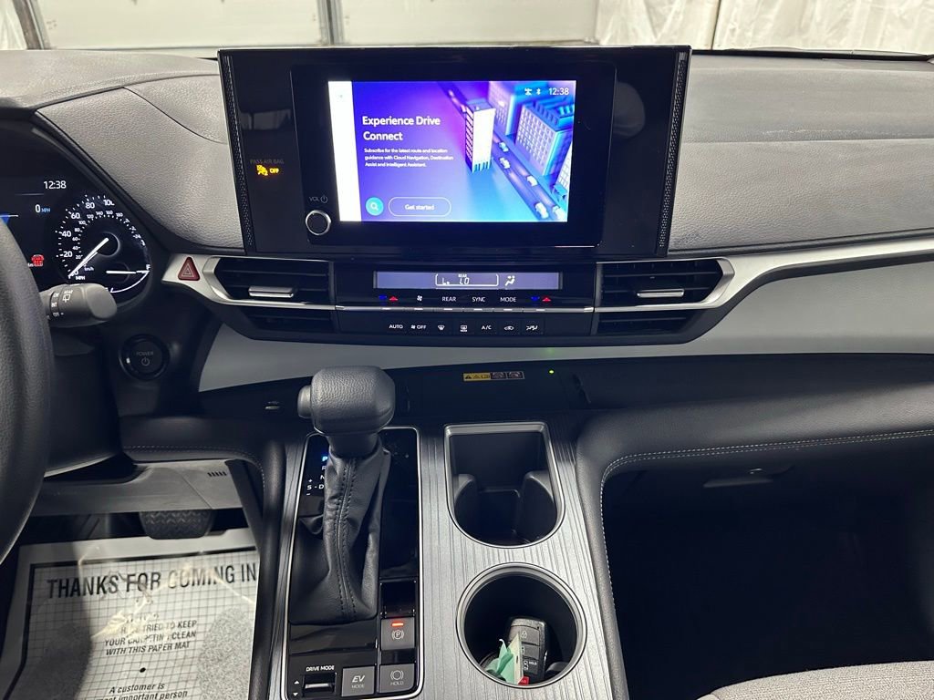 Used 2025 Toyota Sienna LE image 25