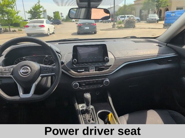Used 2024 Nissan Altima 2.5 SV FWD image 3