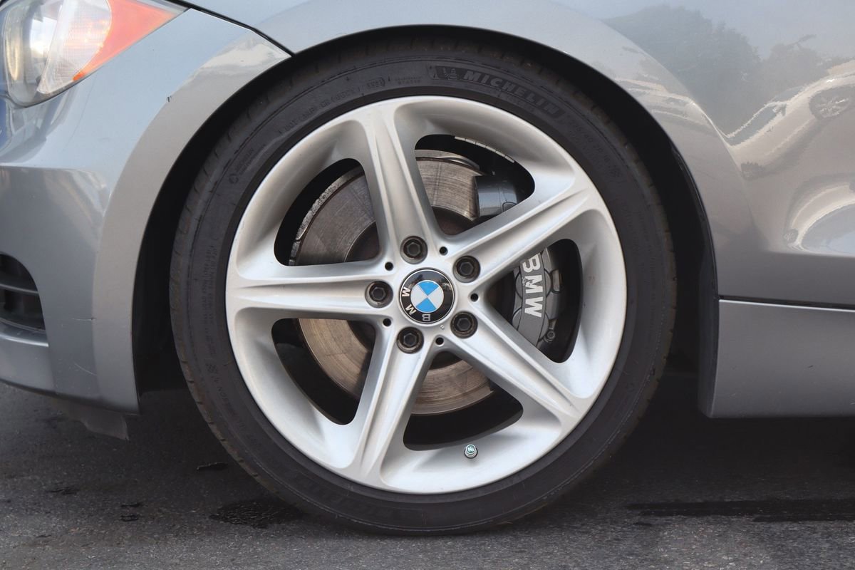 Used 2010 BMW 135i Convertible image 23