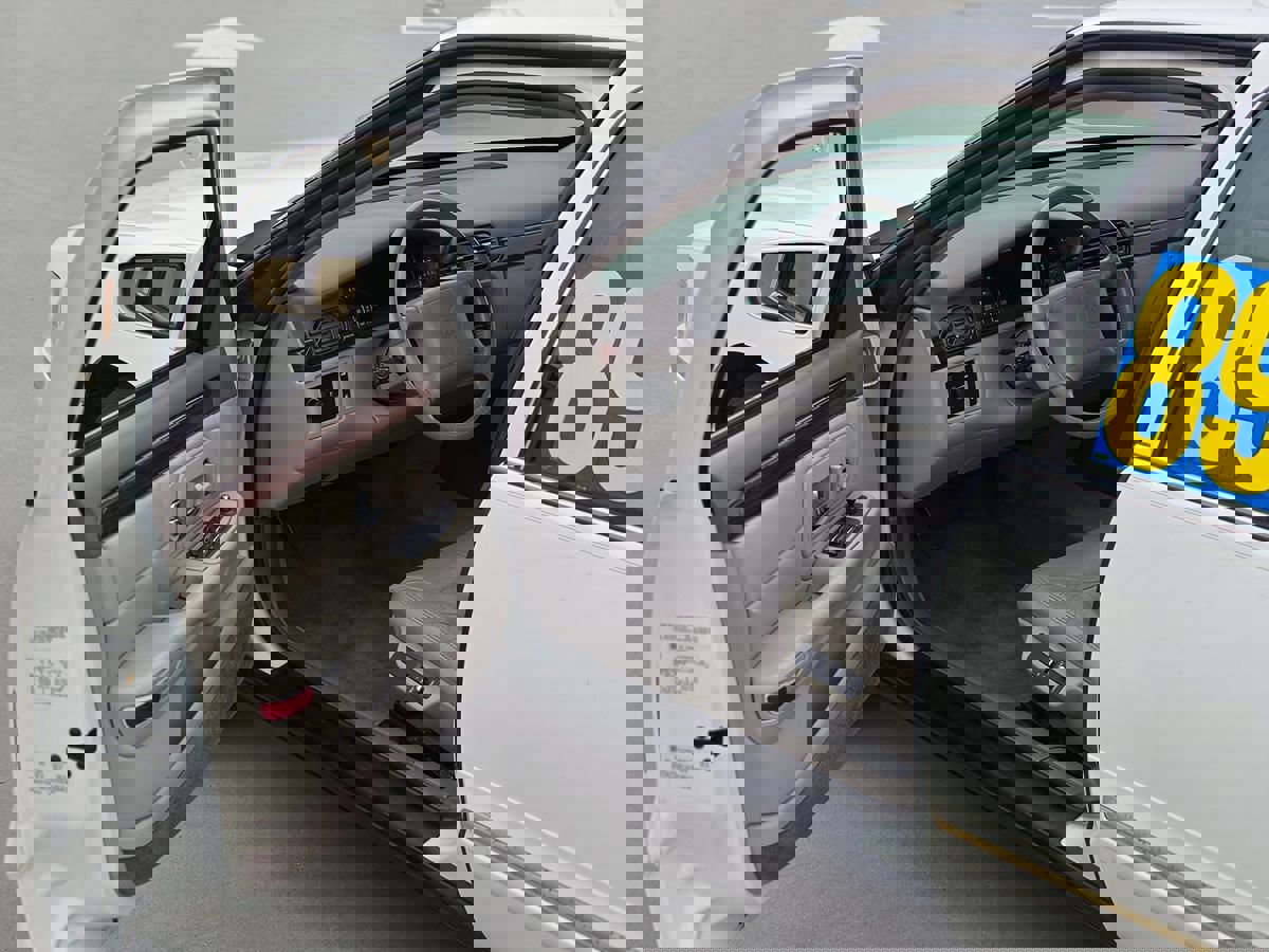 Used 1997 Cadillac De Ville D'Elegance w/ Safety/Security Pkg image 36