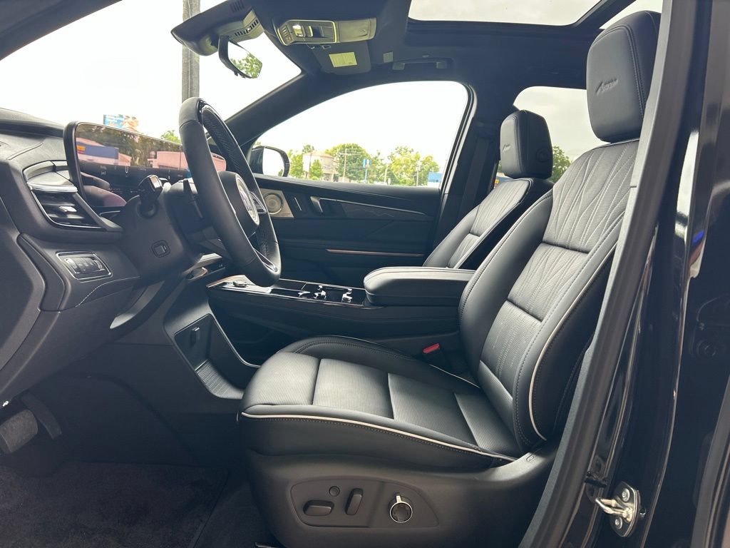 Used 2026 Buick Enclave Avenir w/ Super Cruise Package FWD image 8