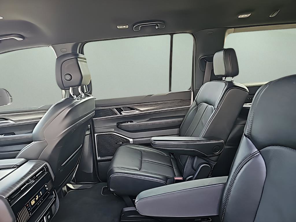 Used 2024 Jeep Wagoneer Series III image 27