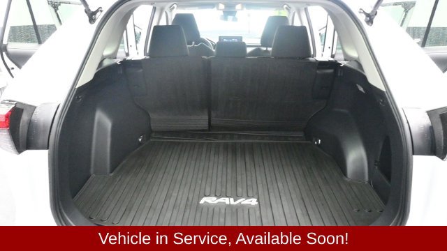 Used 2021 Toyota RAV4 LE AWD/4WD image 10