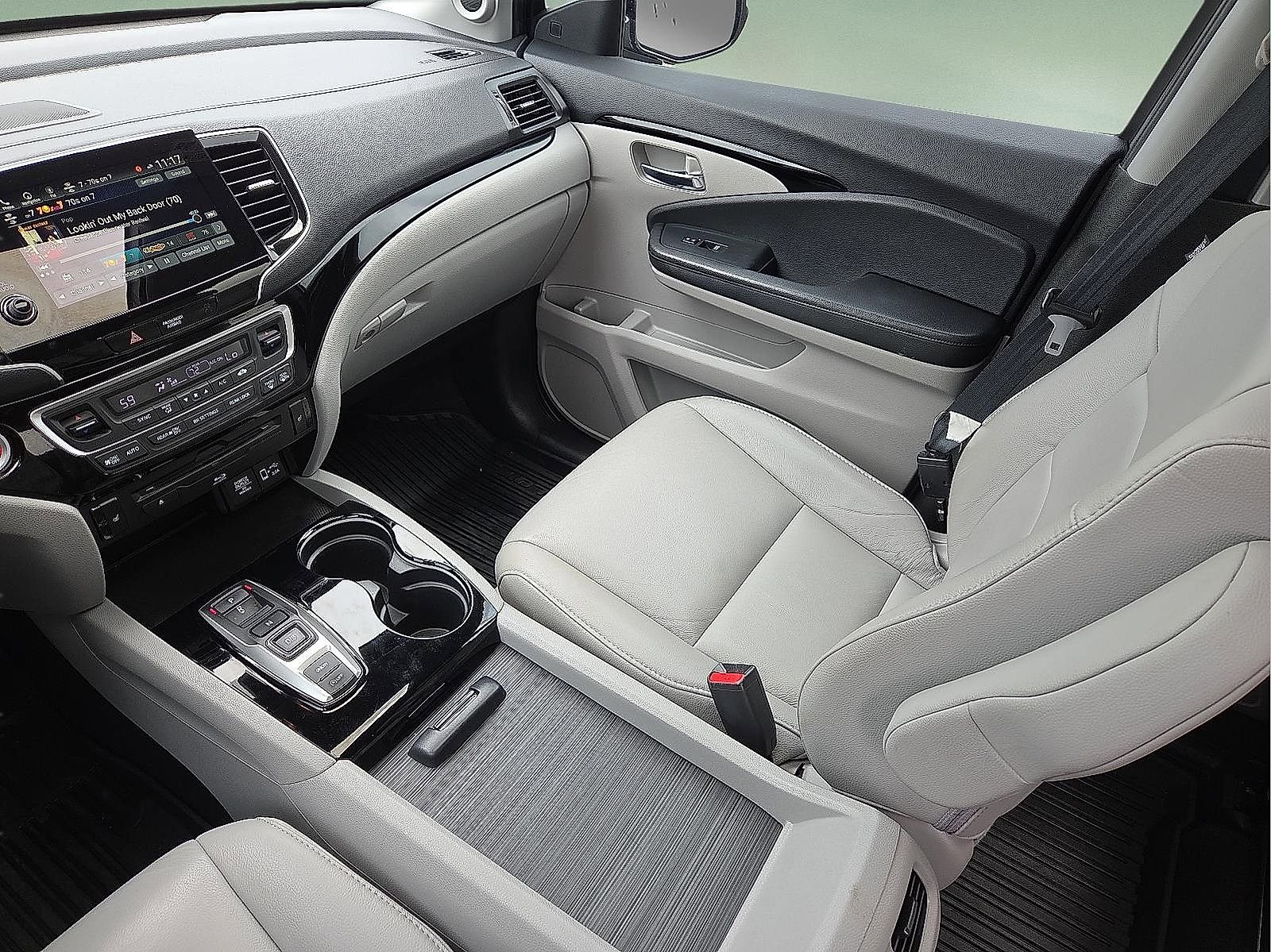 Used 2020 Honda Pilot Touring image 13