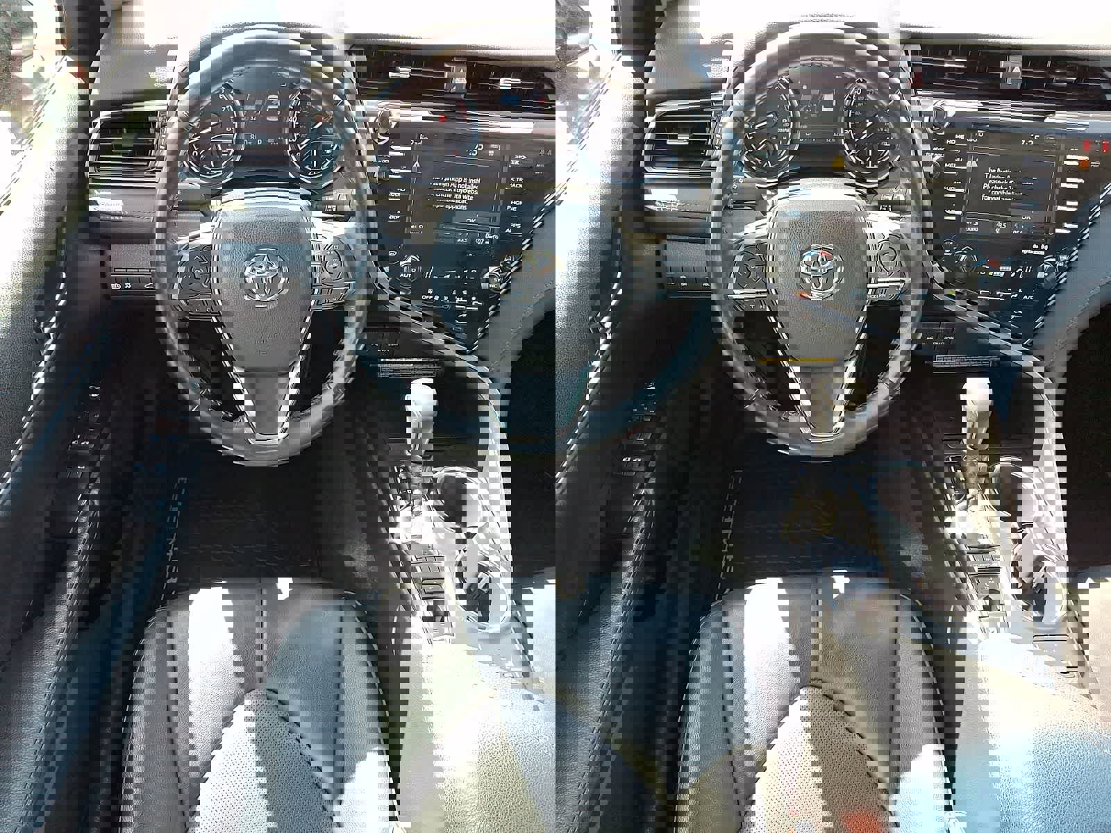 Used 2020 Toyota Camry XLE image 14