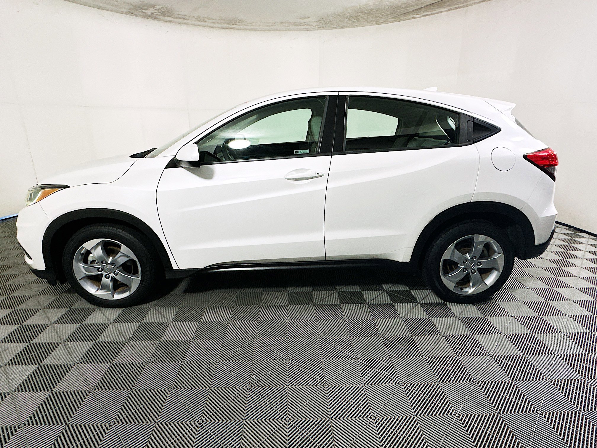 Used 2019 Honda HR-V LX image 6