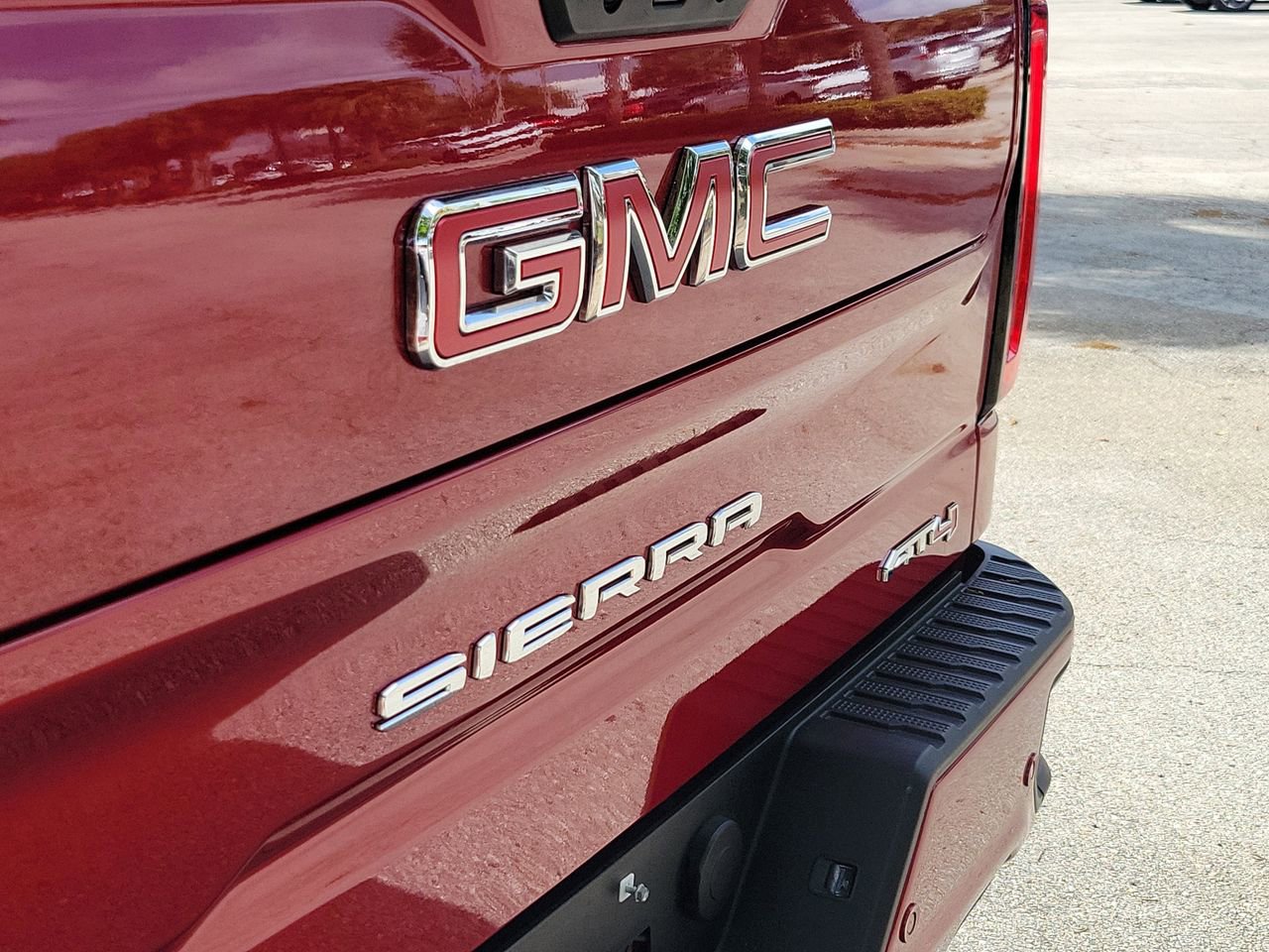 Used 2025 GMC Sierra 1500 AT4 w/ AT4 Premium Package image 6