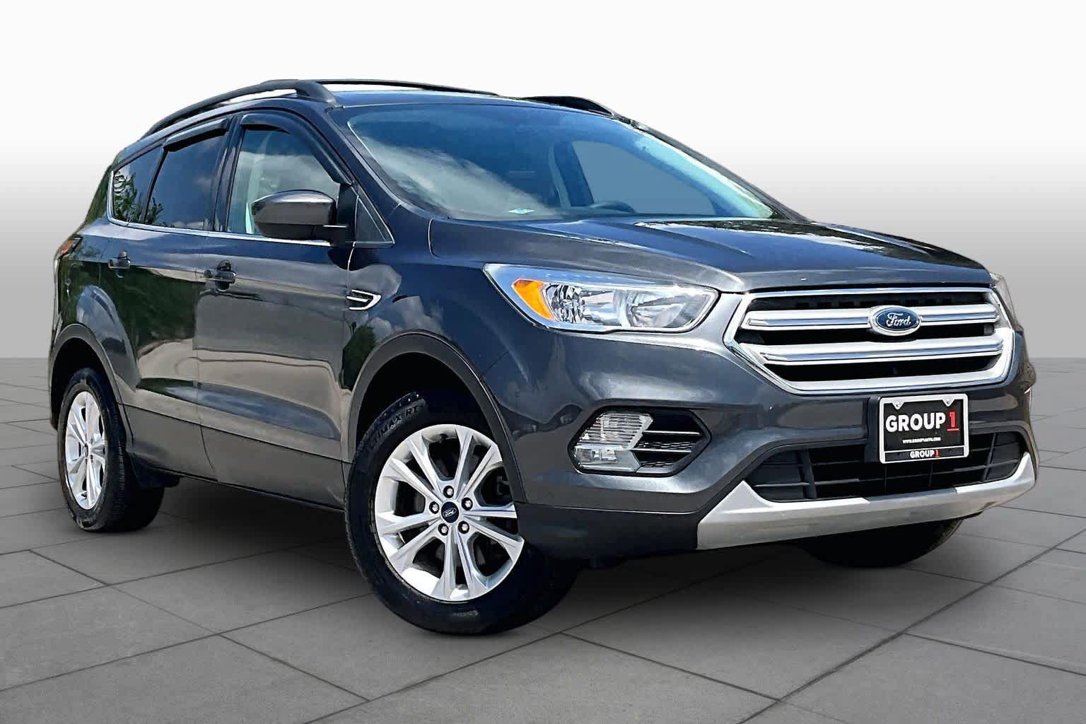 Used 2018 Ford Escape SE w/ SE Sync 3 Package AWD/4WD image 3