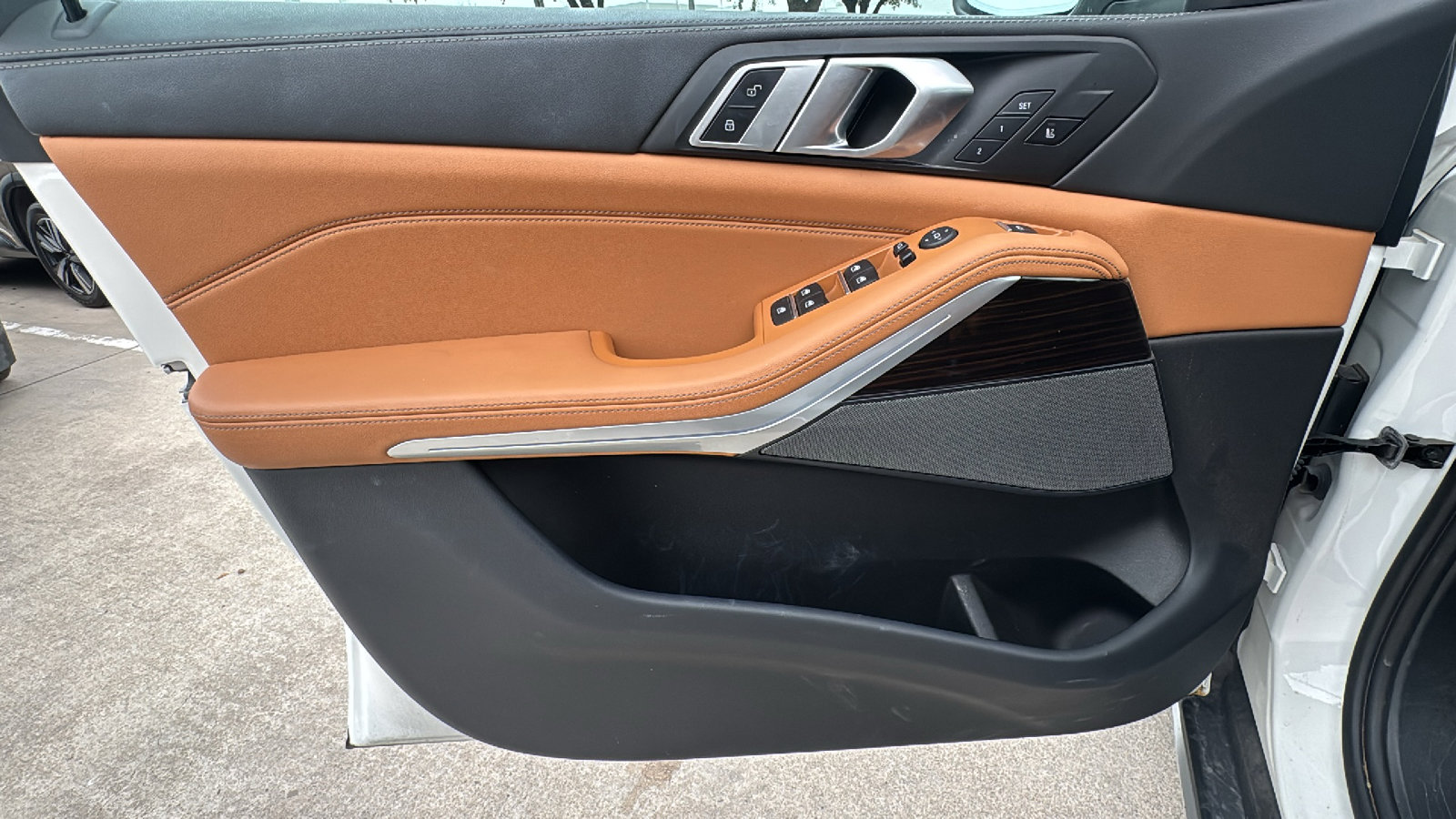 Used 2024 BMW X5 xDrive40i w/ Premium Package image 12