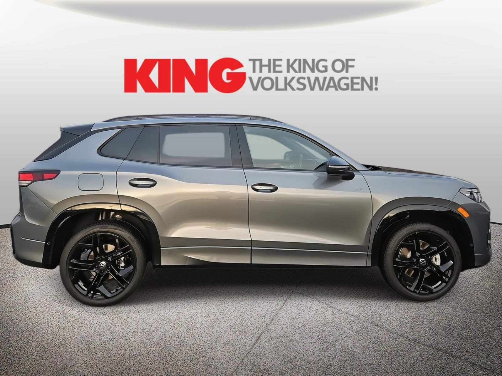 New 2026 Volkswagen Tiguan SE R-Line image 2