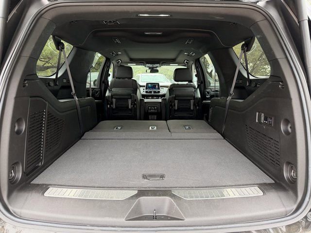 Used 2023 Chevrolet Suburban RST w/ Sport Performance Package image 20