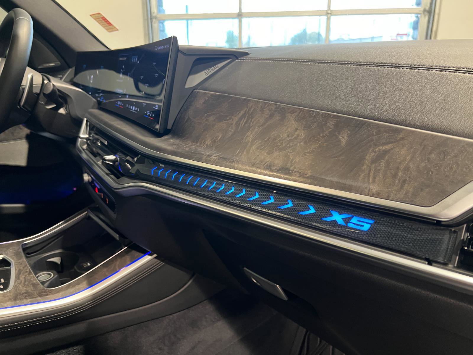 Used 2025 BMW X5 xDrive50e w/ M Sport Package image 42