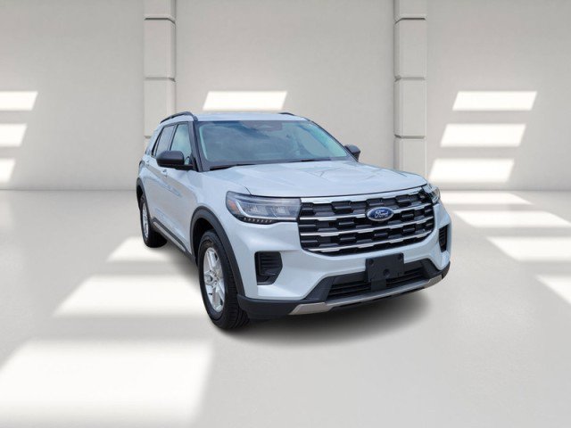 Used 2025 Ford Explorer Active AWD/4WD image 3