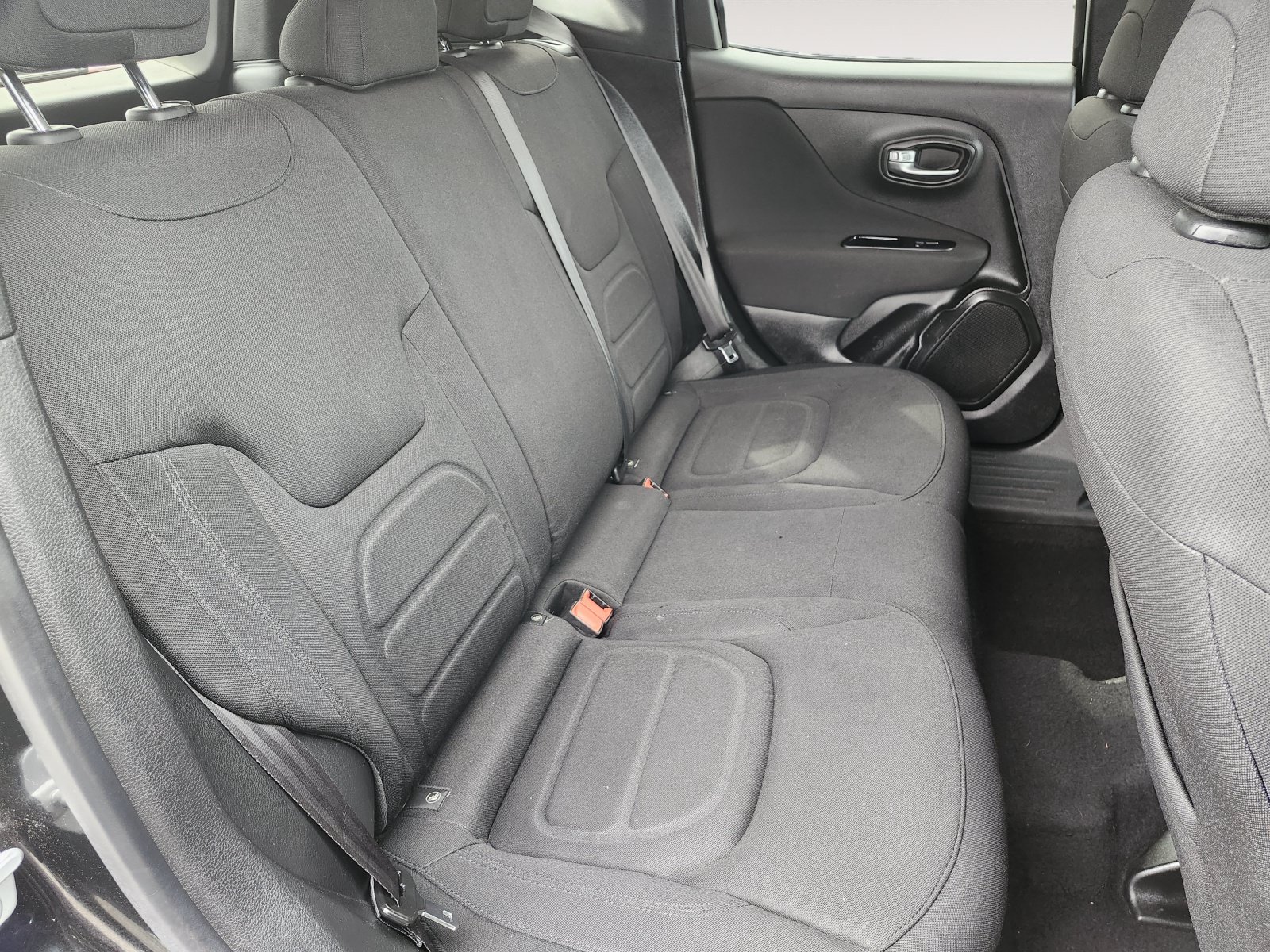 Used 2020 Jeep Renegade Latitude FWD image 17