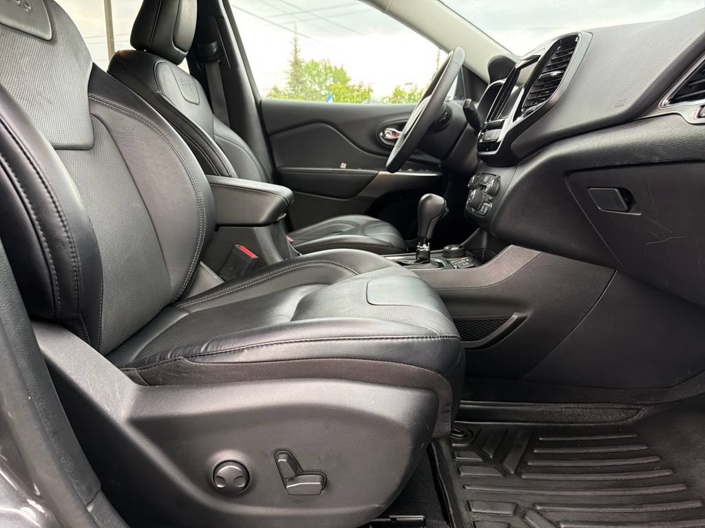 Used 2022 Jeep Cherokee Limited AWD/4WD image 38