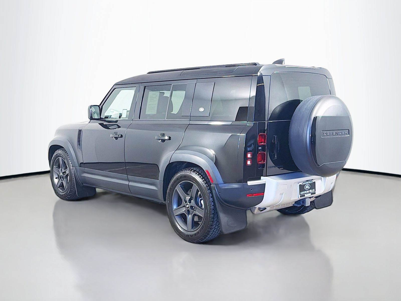 Certified 2023 Land Rover Defender 110 SE AWD/4WD image 3