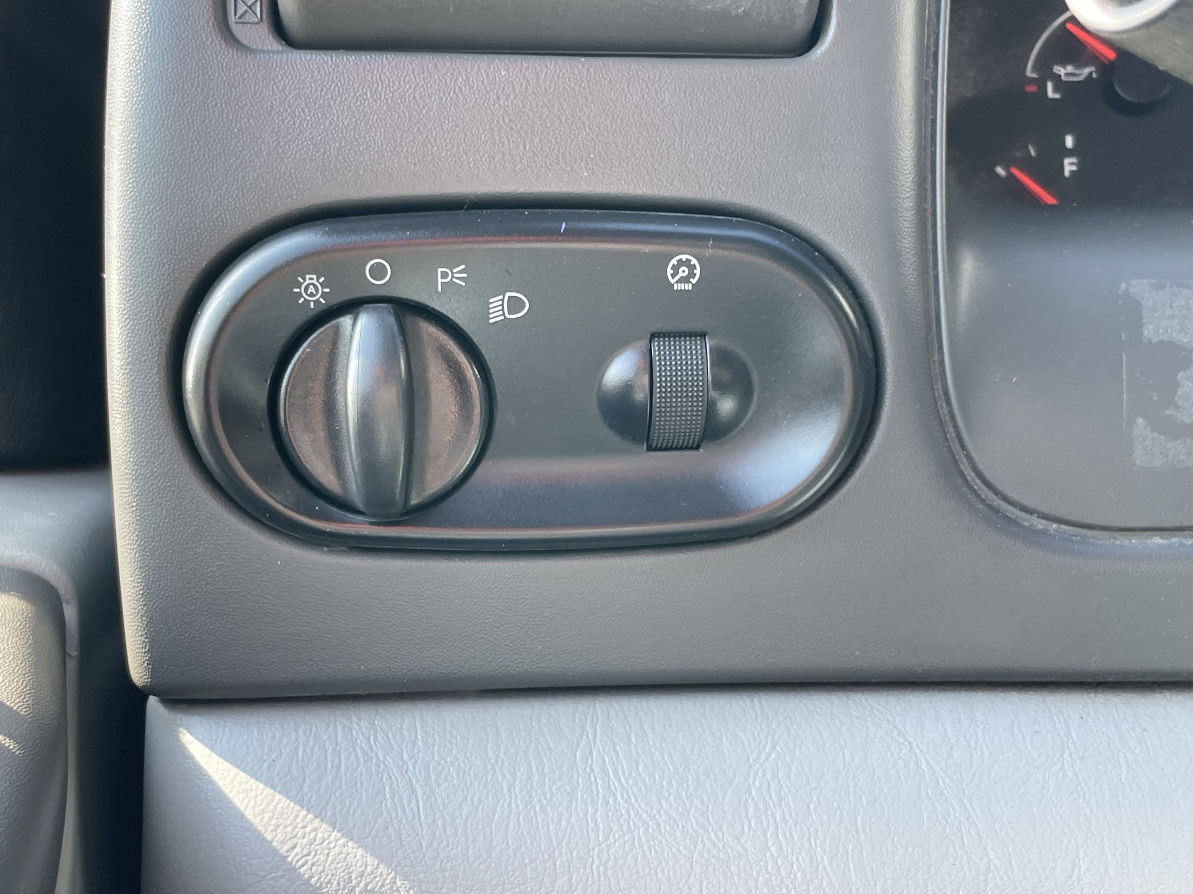 Used 2003 Ford Excursion XLT image 19