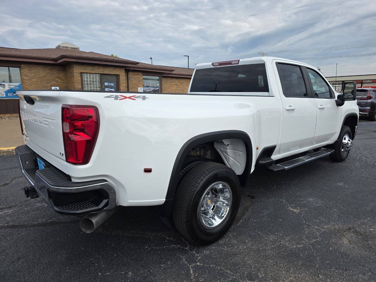 Used 2025 Chevrolet Silverado 3500 LT w/ Convenience Package AWD/4WD image 7