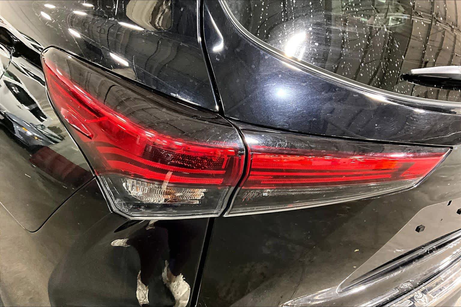 Used 2023 Toyota Highlander L AWD/4WD image 29