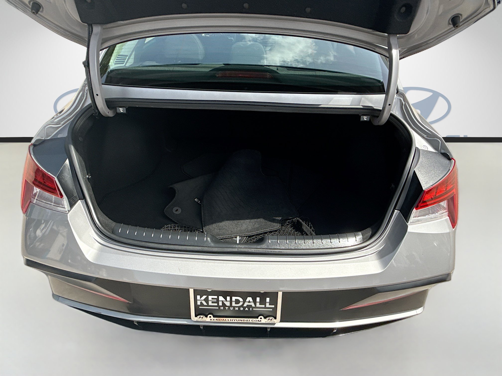 Used 2025 Hyundai Elantra SEL w/ Cargo Package FWD image 24