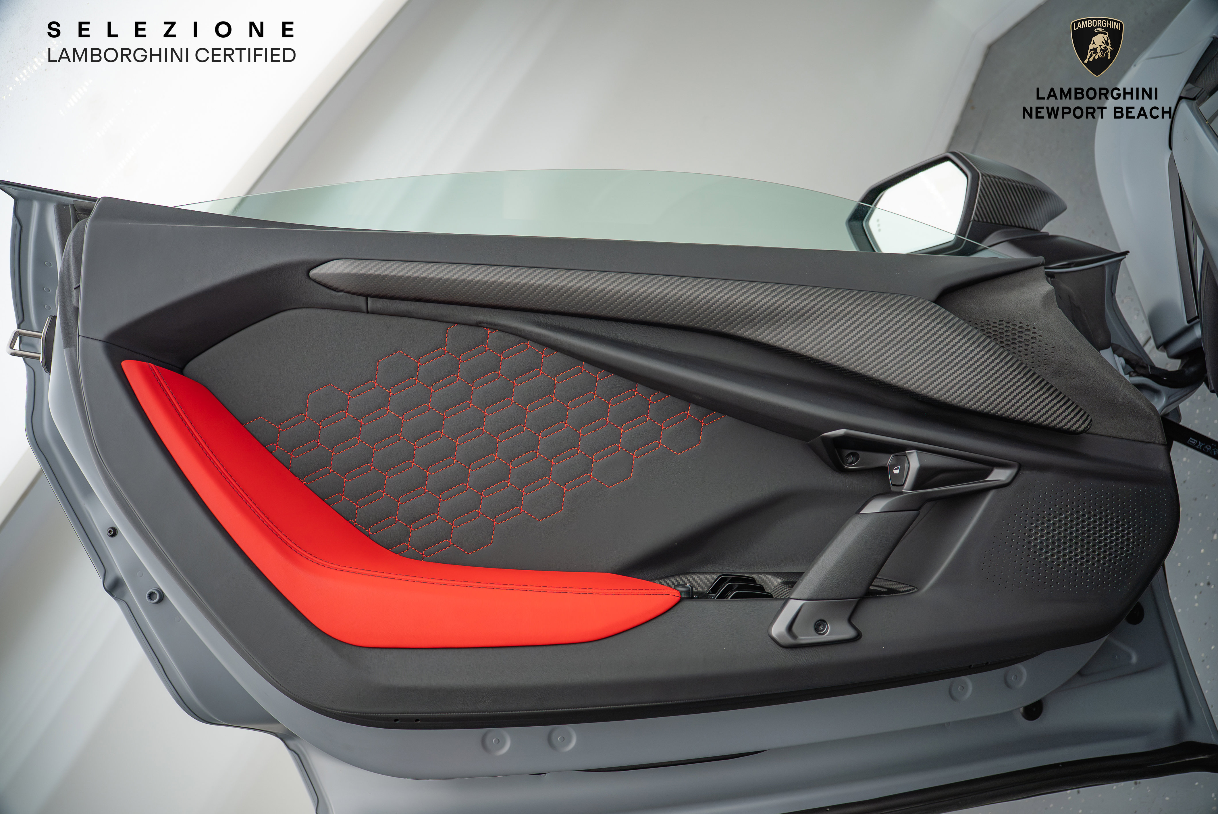 Used 2024 Lamborghini Revuelto image 40