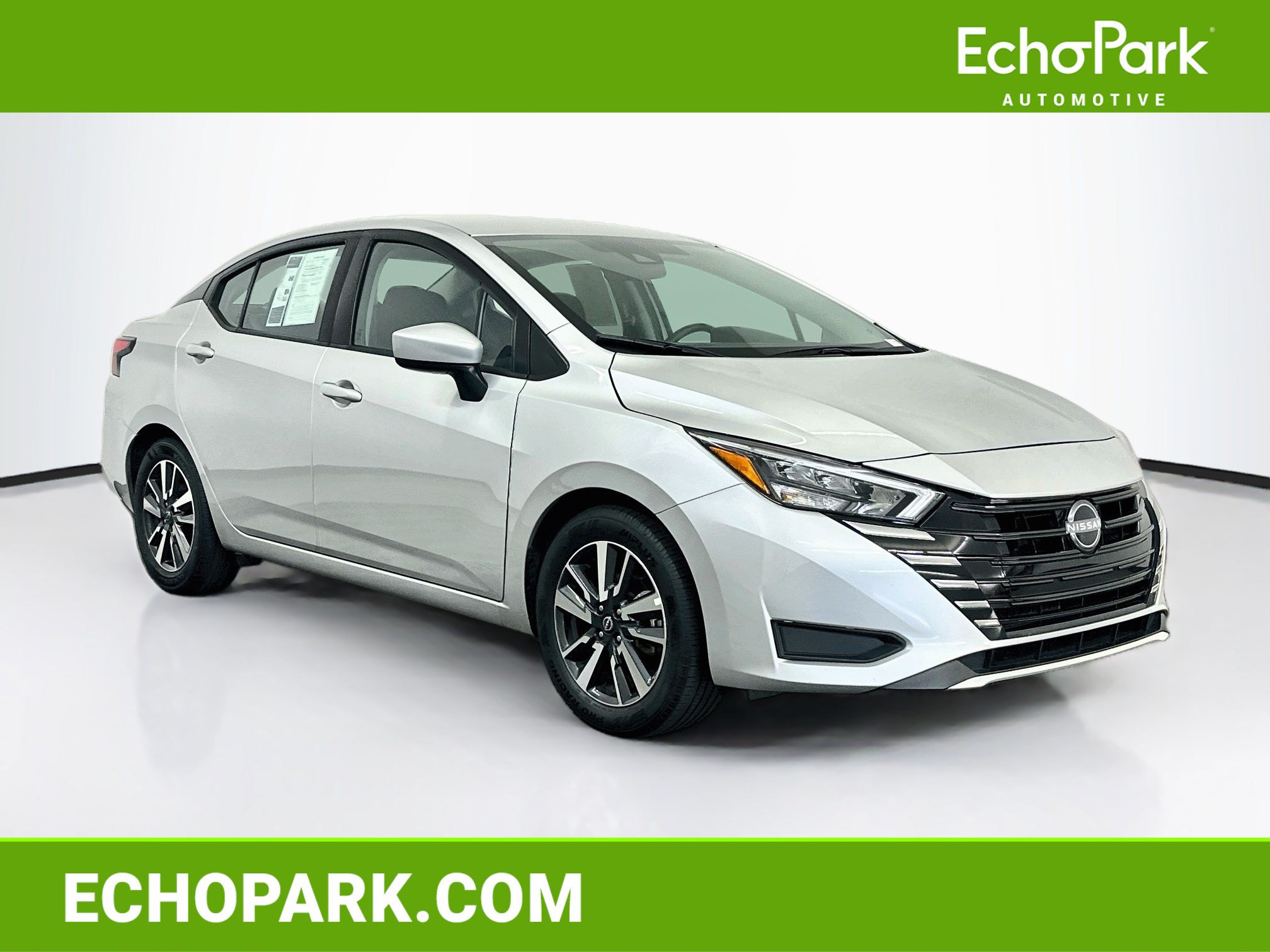 Used 2025 Nissan Versa SV FWD image 1