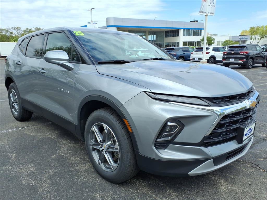 Used 2025 Chevrolet Blazer LT AWD/4WD image 1