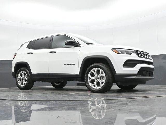 Used 2025 Jeep Compass Sport image 40