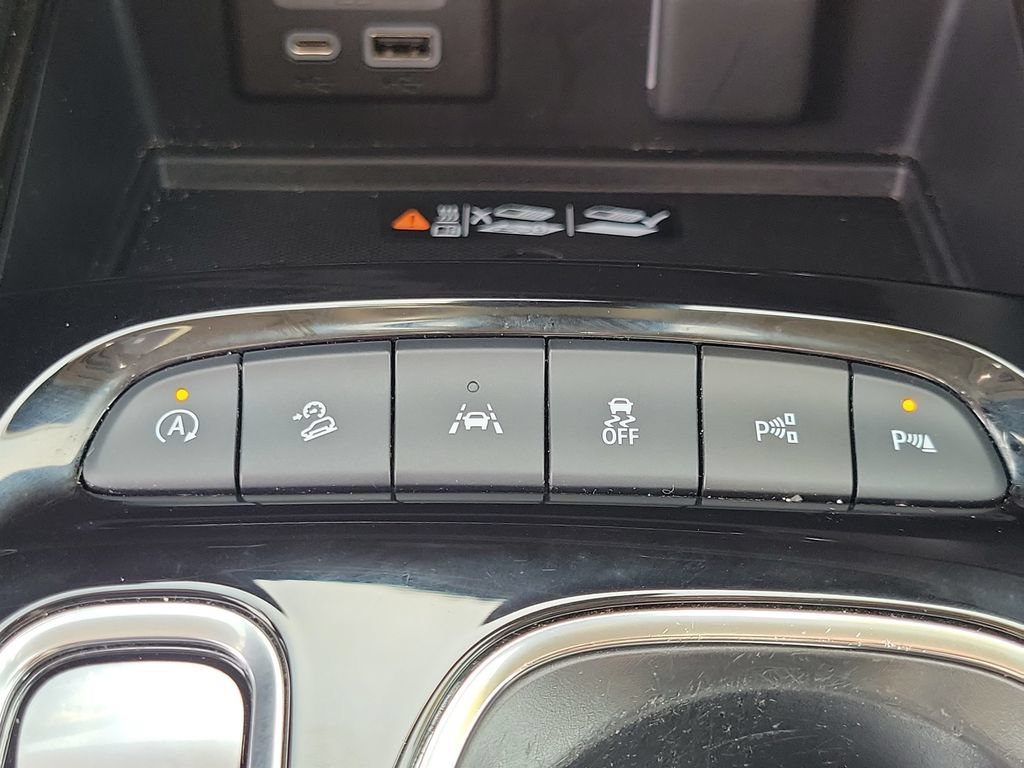 Used 2023 Buick Envision Avenir AWD/4WD image 32