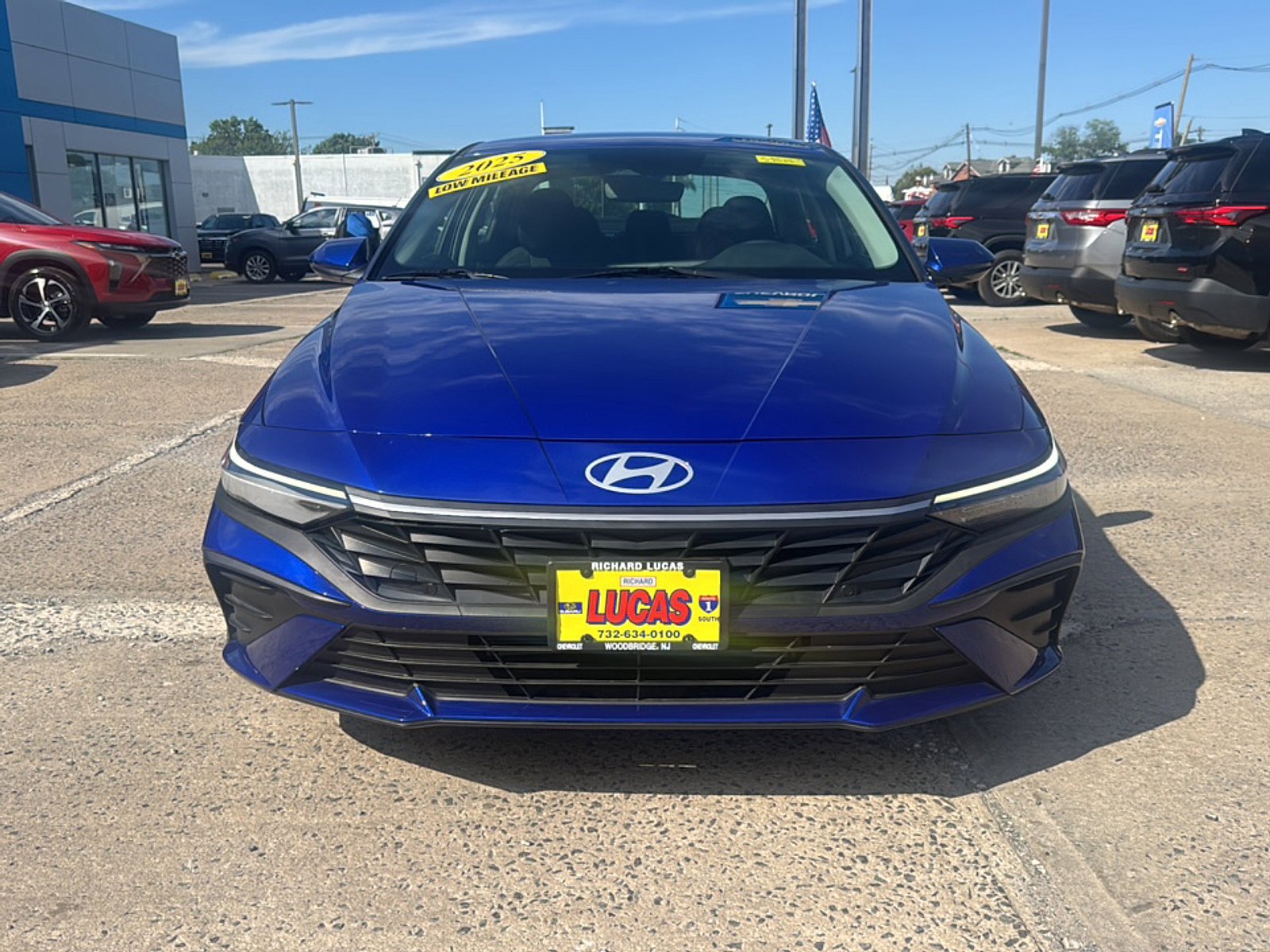 Used 2025 Hyundai Elantra SE FWD image 3
