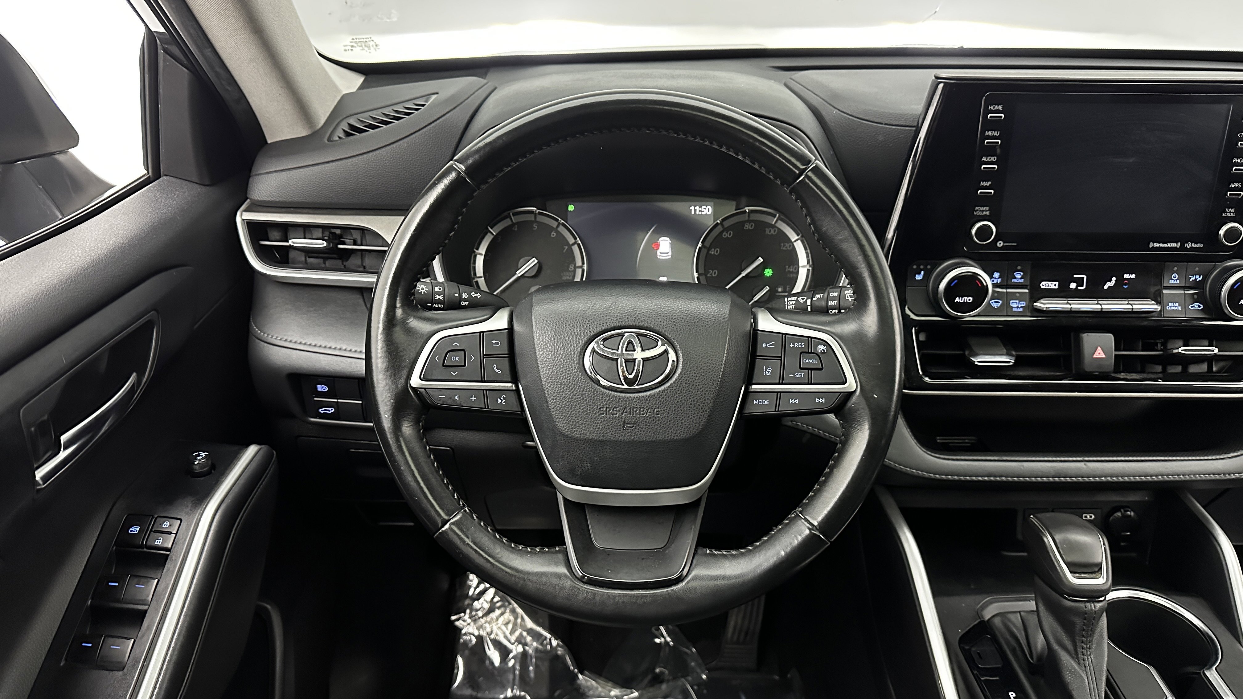 Used 2022 Toyota Highlander XLE image 26