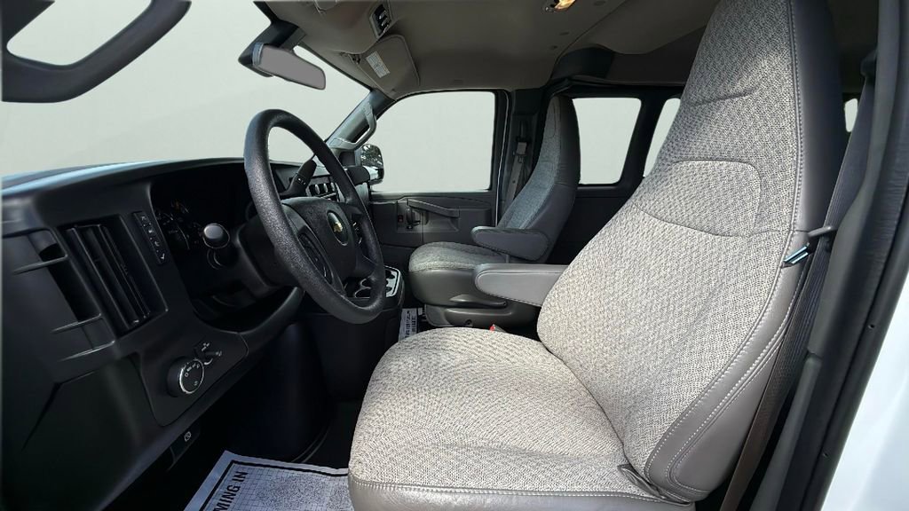 Used 2025 Chevrolet Express 3500 LT w/ LT Preferred Equipment Group image 17