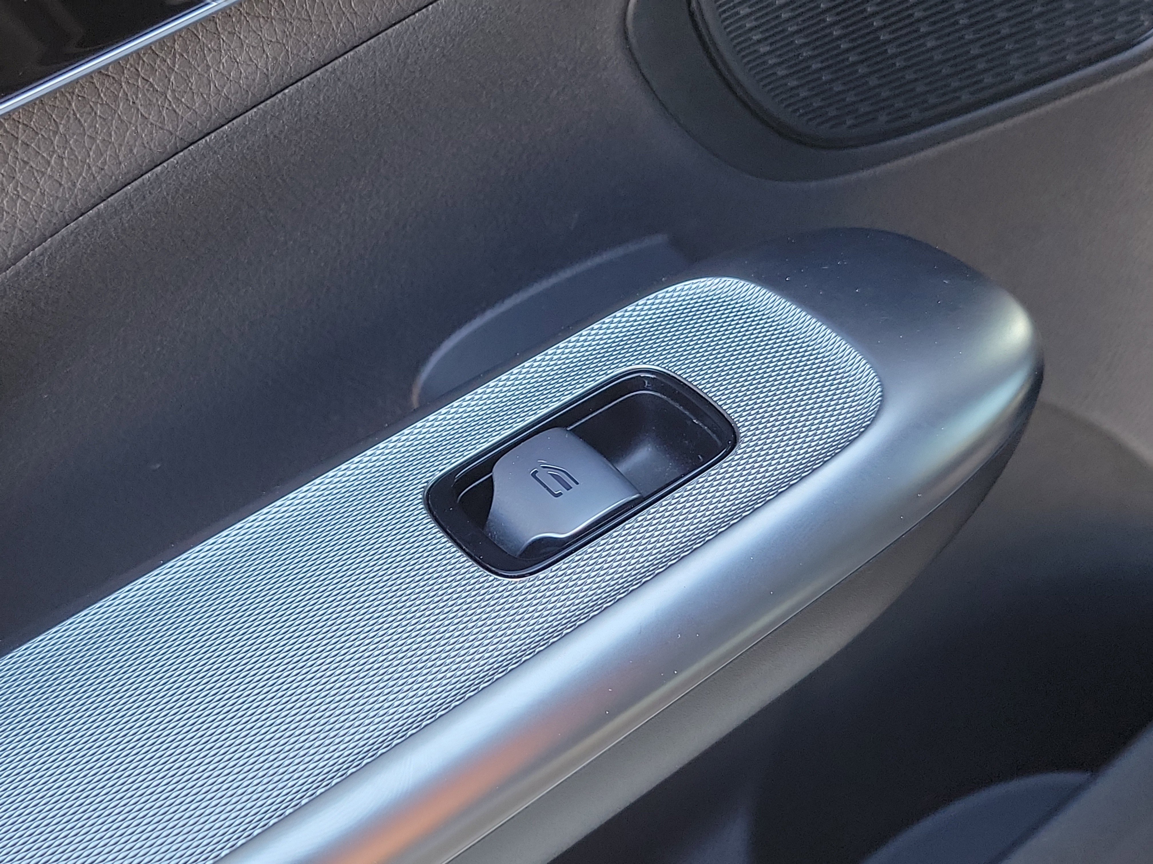 Used 2024 Mercedes-Benz GLC 300 w/ Winter Package image 16