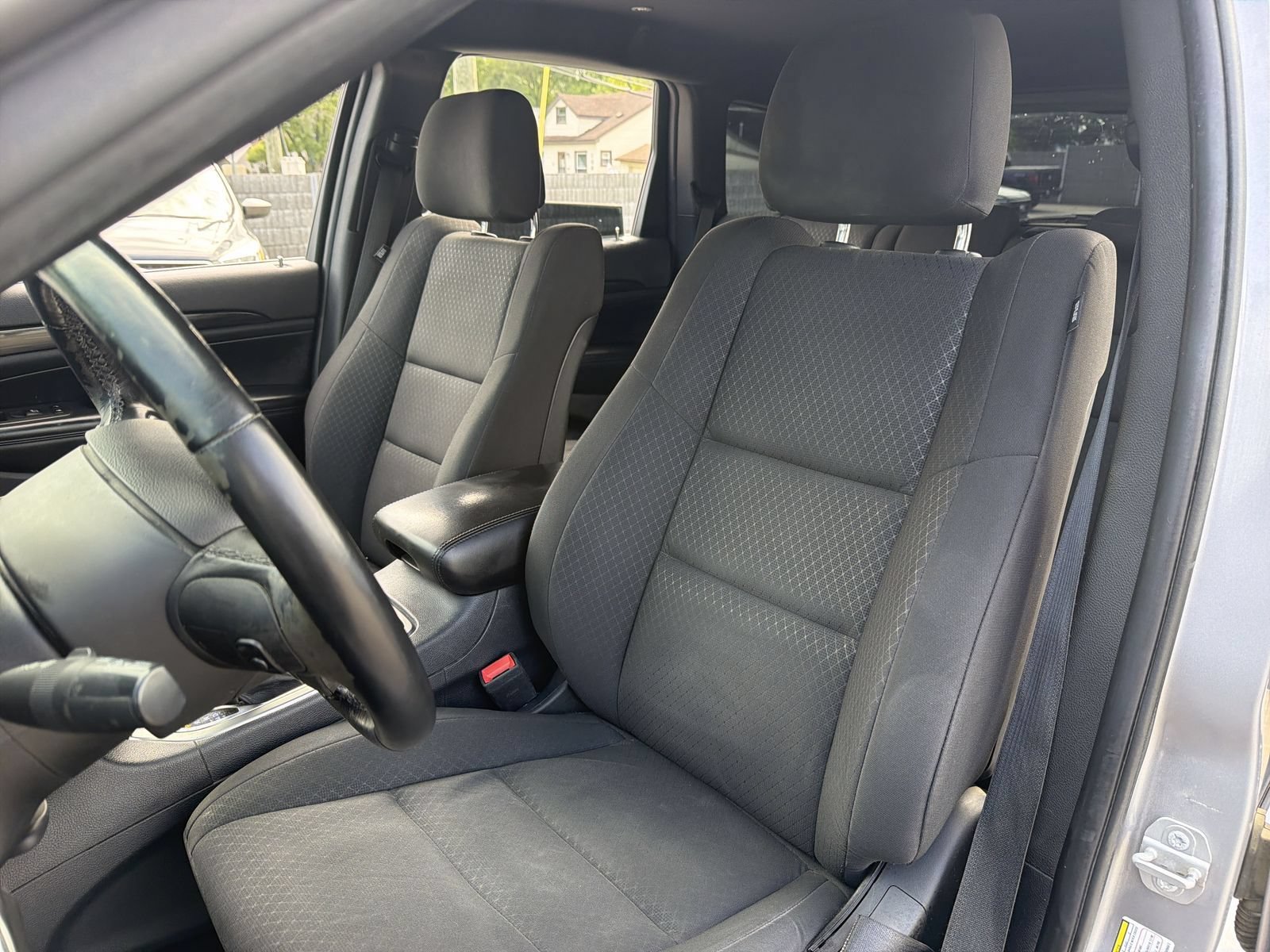Used 2019 Jeep Grand Cherokee Laredo w/ Security & Convenience Group AWD/4WD image 19