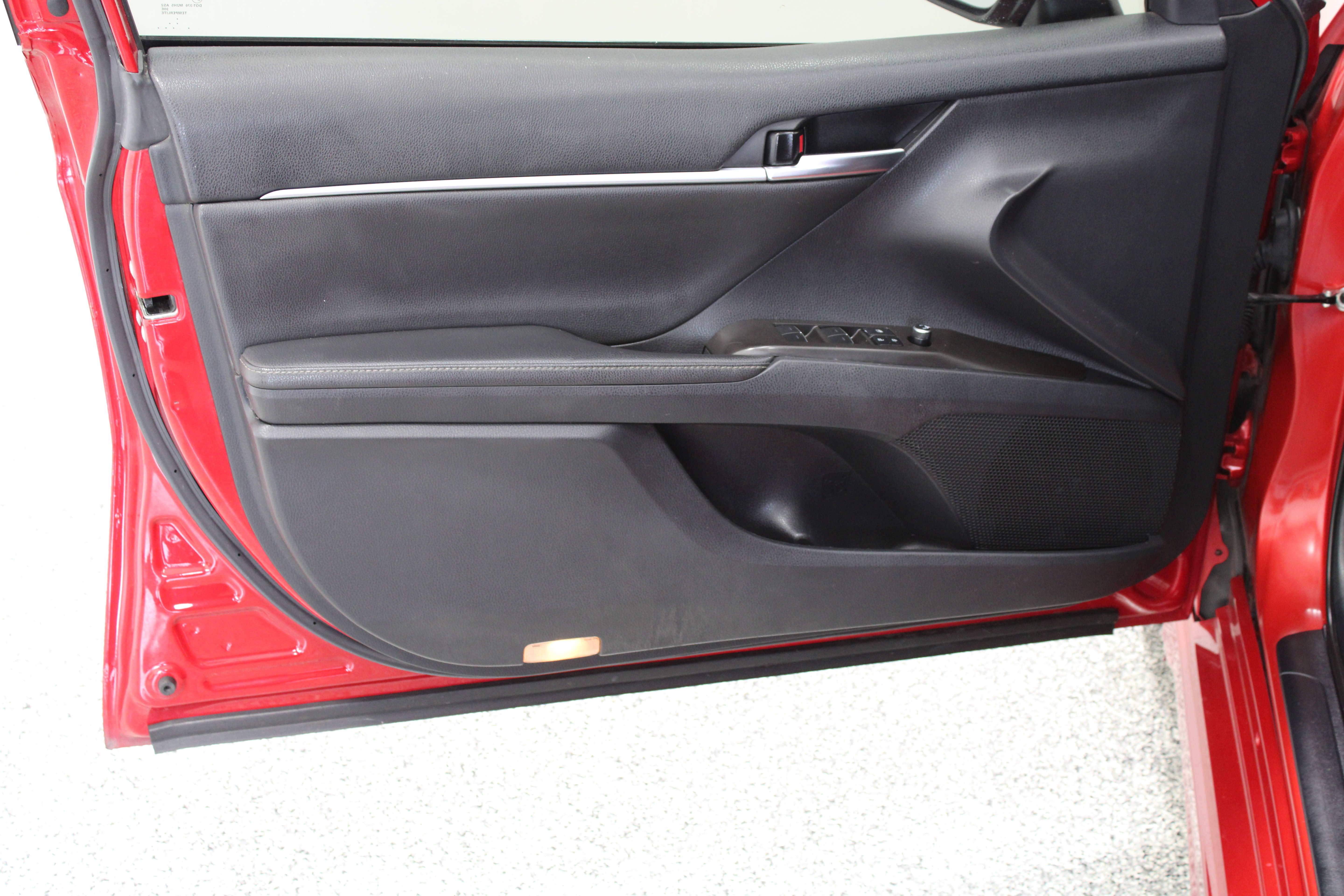 Used 2022 Toyota Camry XSE FWD image 12