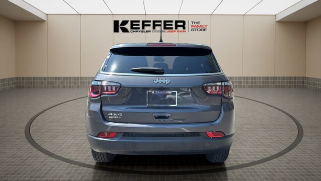 Used 2024 Jeep Compass Sport image 4