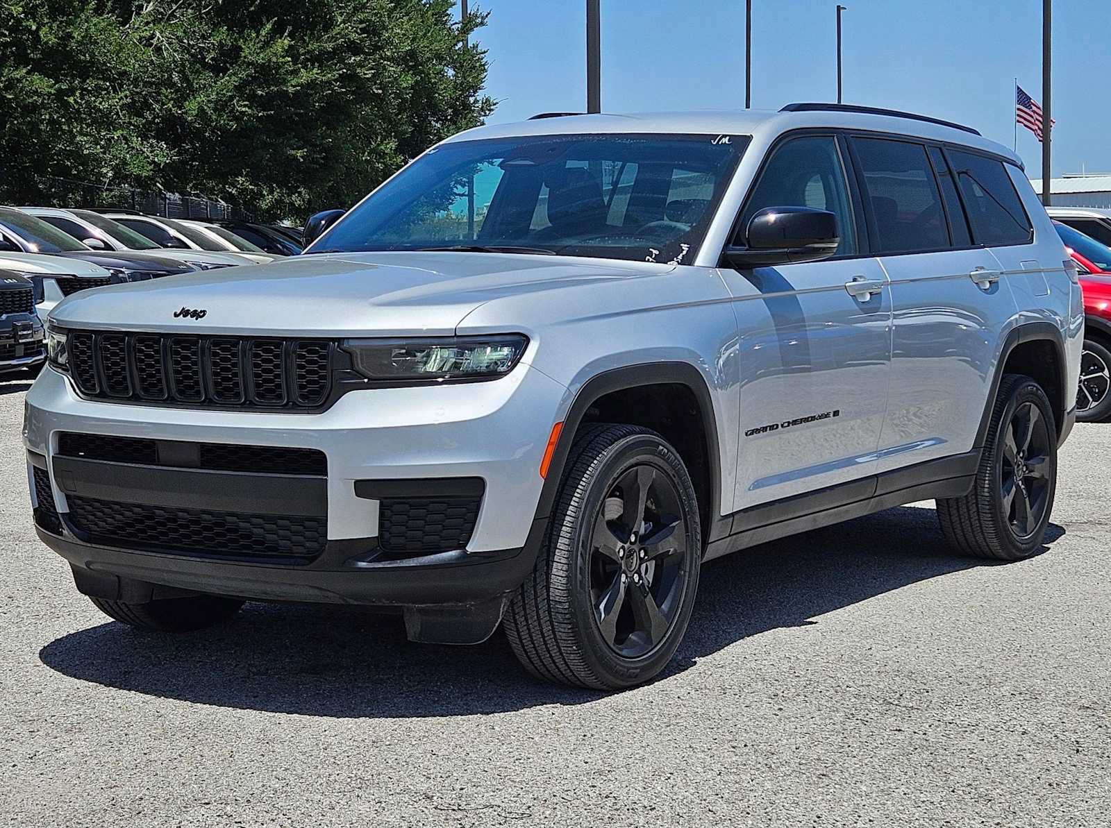 Used 2025 Jeep Grand Cherokee L Laredo AWD/4WD image 10