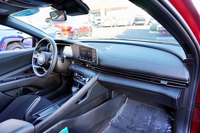 Used 2025 Hyundai Elantra Sport image 10