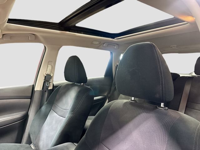 Used 2016 Nissan Rogue SV w/ SV Moonroof Package AWD/4WD image 18
