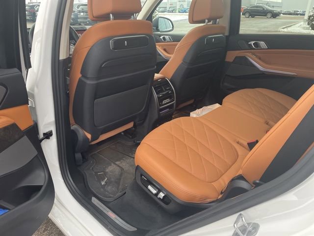 Used 2023 BMW X7 xDrive40i w/ Premium Package image 10