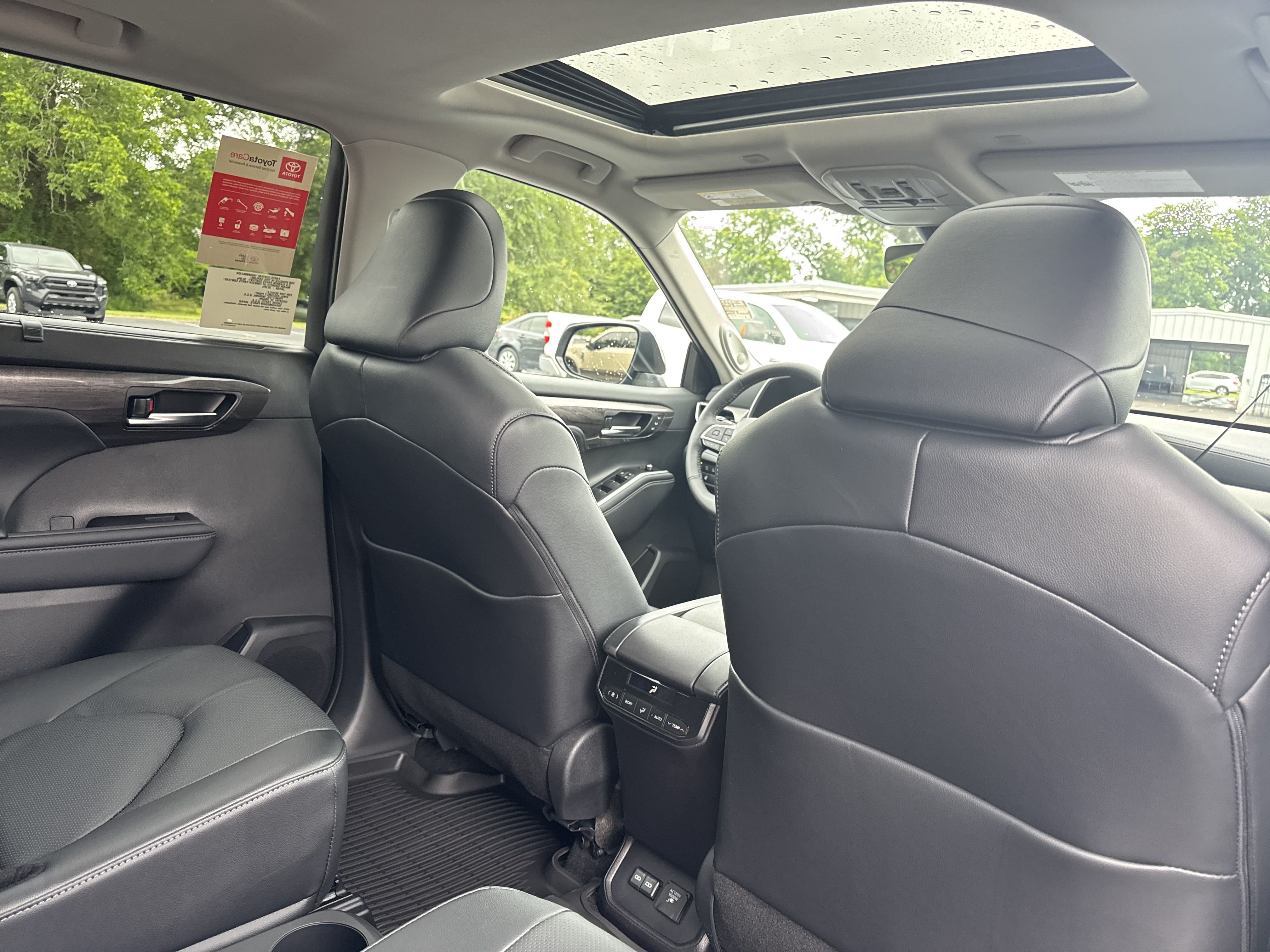 New 2025 Toyota Highlander Limited AWD/4WD image 32