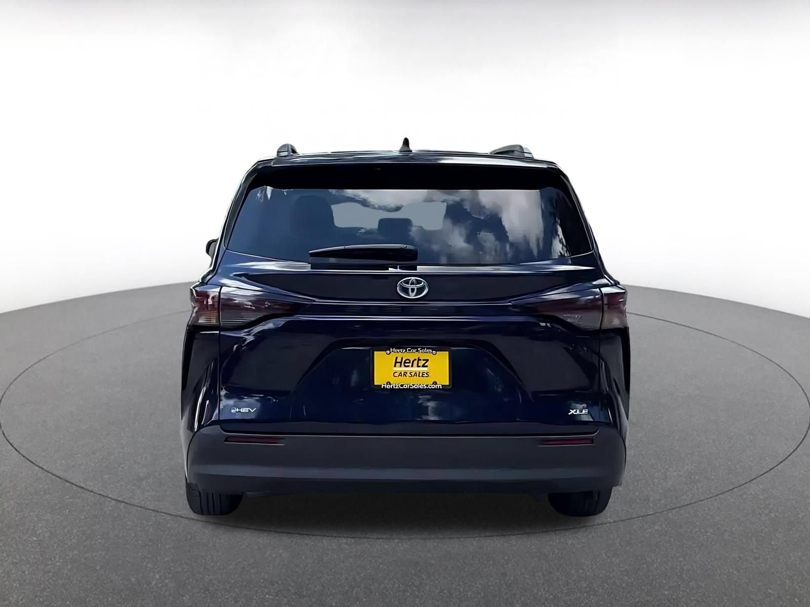 Used 2025 Toyota Sienna XLE FWD image 12