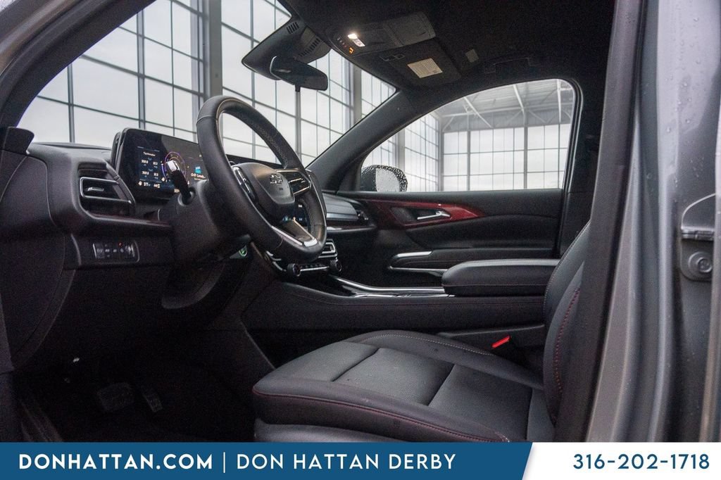 Used 2025 Chevrolet Traverse Z71 AWD/4WD image 3