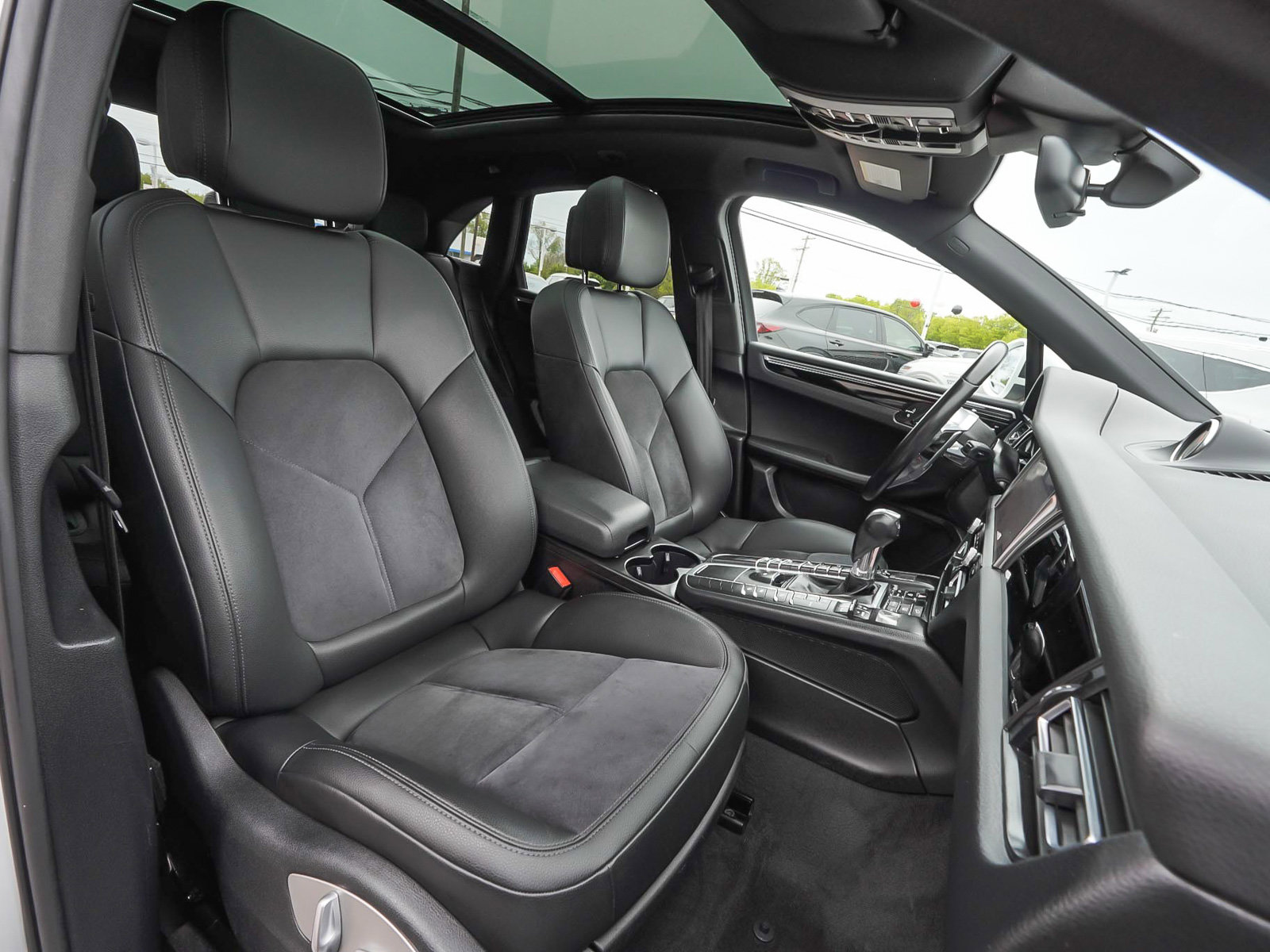 Used 2021 Porsche Macan S AWD/4WD image 43