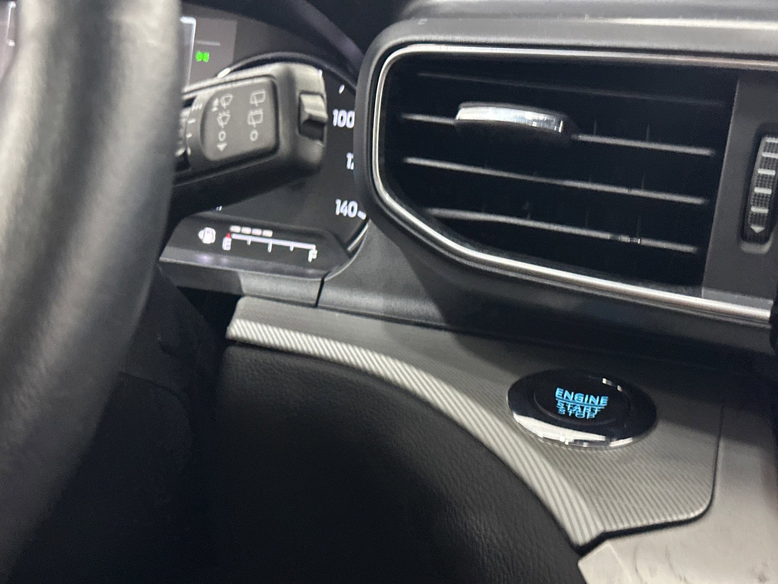 Used 2022 Ford Explorer XLT w/ Equipment Group 202A image 32