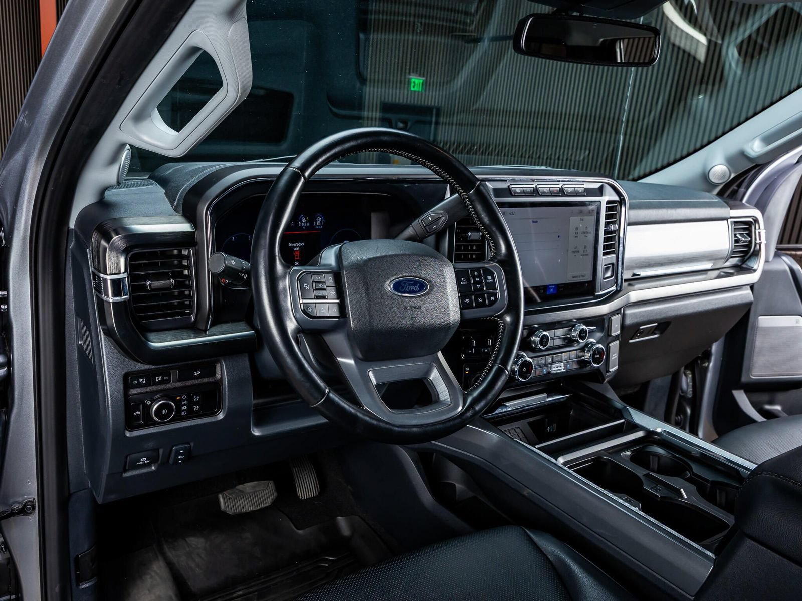 Used 2024 Ford F350 Lariat w/ Lariat Ultimate Package AWD/4WD image 18