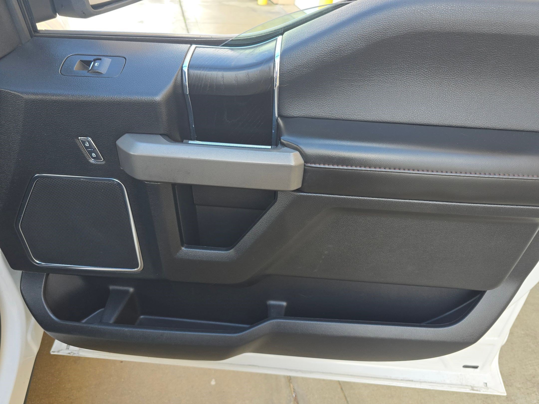 Used 2018 Ford F150 Platinum w/ Equipment Group 701A Luxury image 27