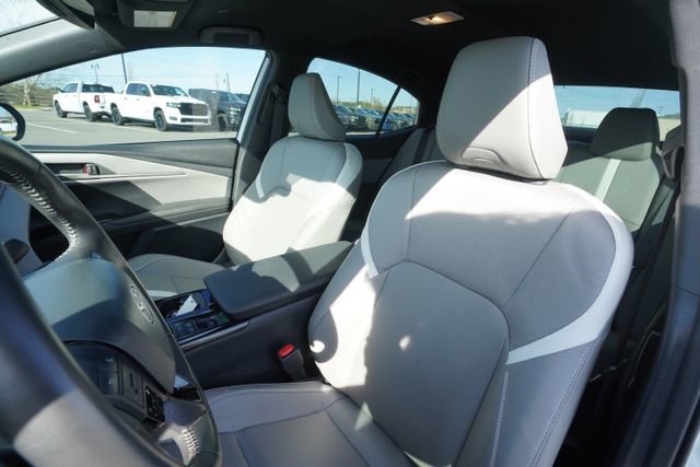 Used 2025 Toyota Camry SE w/ Multimedia Upgrade Package image 35