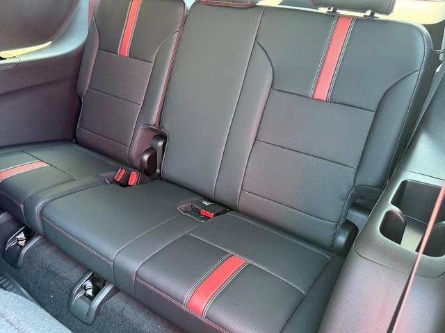 New 2027 Chevrolet Traverse RS w/ LPO, Floor Liner Package FWD image 10